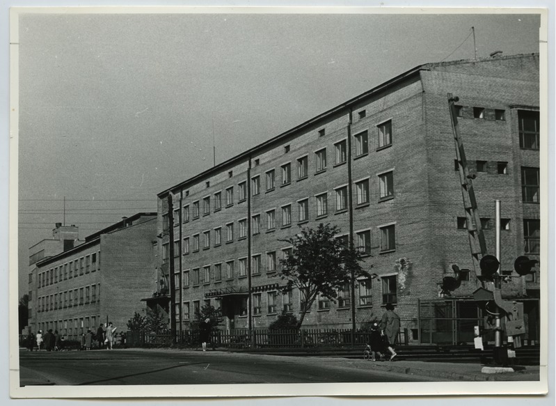 Outdoor view of the mercury albums