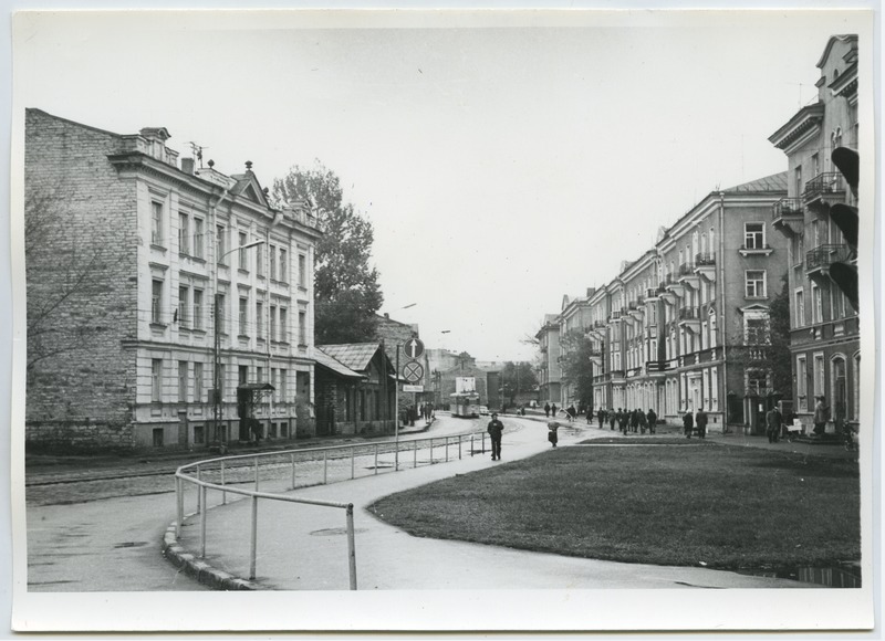 Tallinn. Tartu mnt view from Kingissepa tn corner towards the market