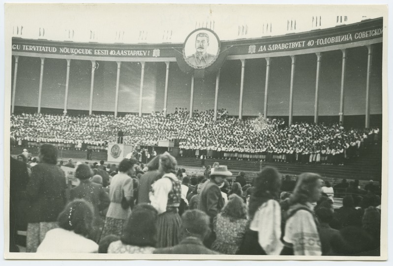 The 1950 singing festival in Tallinn, the view of the song-playing women's choirs during the presentation.