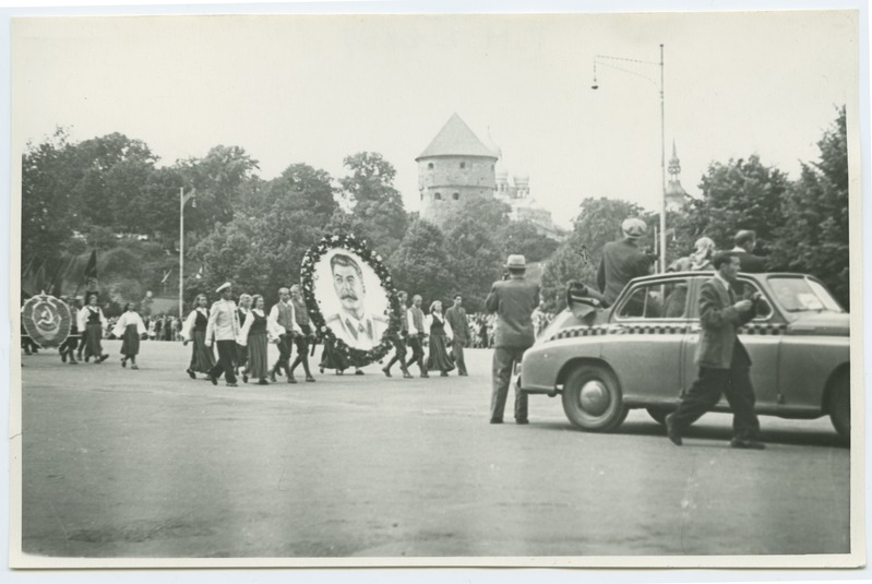 1950 Song Festival in Tallinn, the beginning of the train walk colony with J.V.Stalini portrait, the Winning Square.