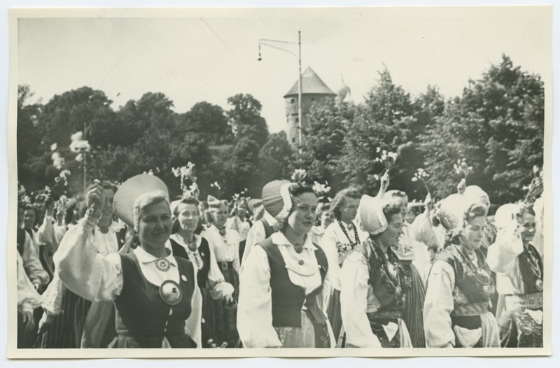 The 1950s song festival in Tallinn, the women's choir "Ilo" of the cultural building called J.Tomb in the Winning Square.