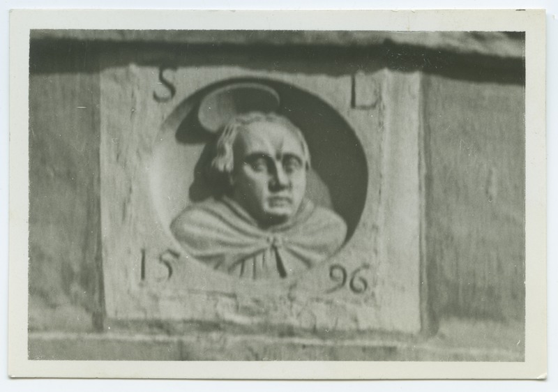 Holy Luka, portrait stone elder, anno 1596, Raekoja Street 1 façade.