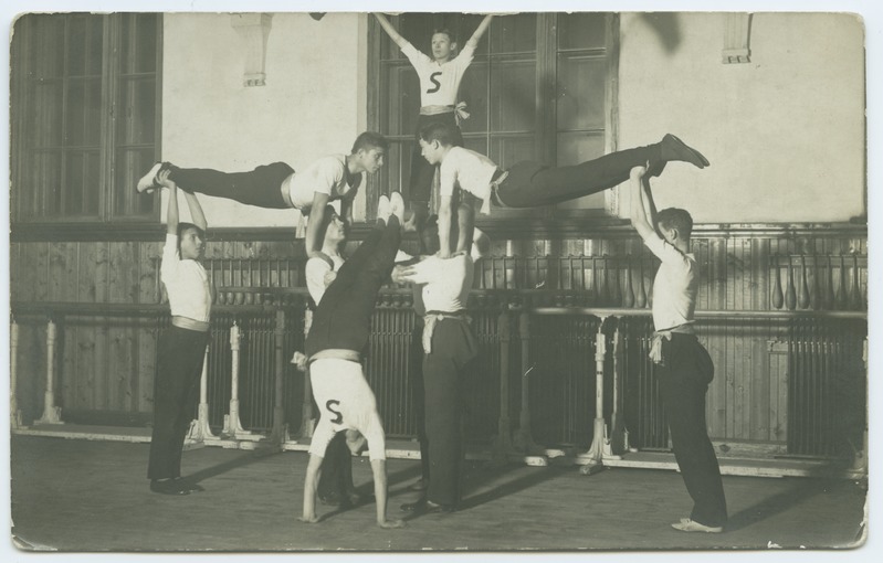 A group of students at the Gymnasium in the pyramid, at the Kloostri Street.