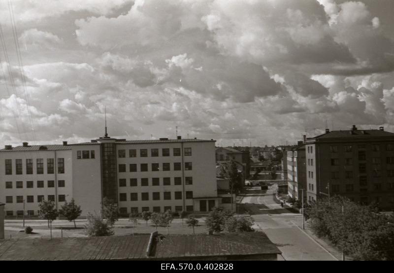 View of the school building on Kreutzwald Street.