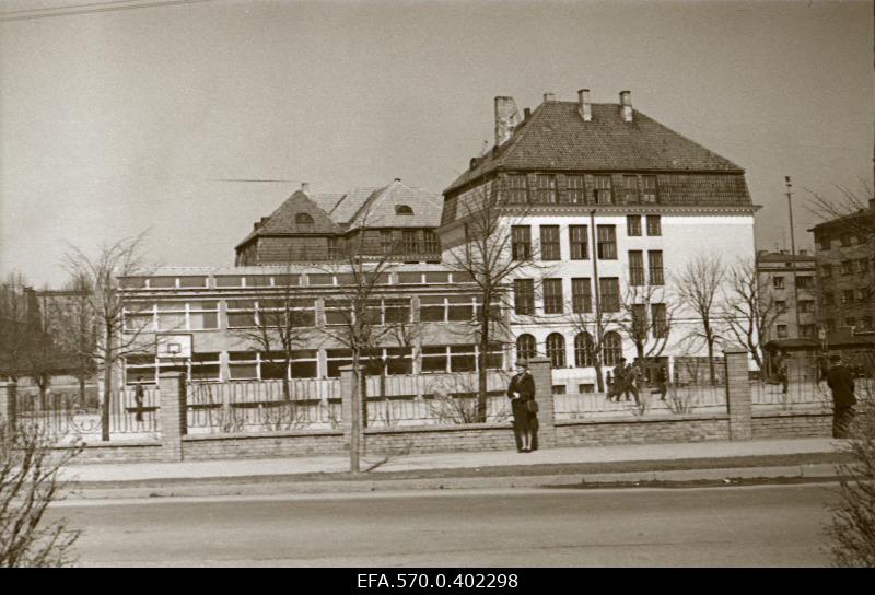View of the school building by Lomonossov (Gonsiori) Street.