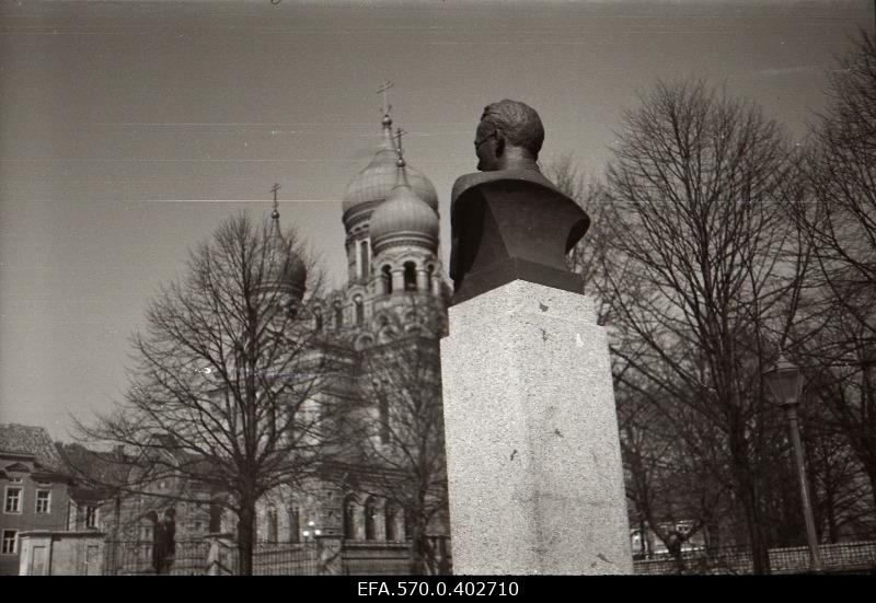 Johannes Lauristin's shape on Toompeal.