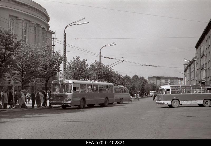 Troll buses and buses at the Estonian Theatre.