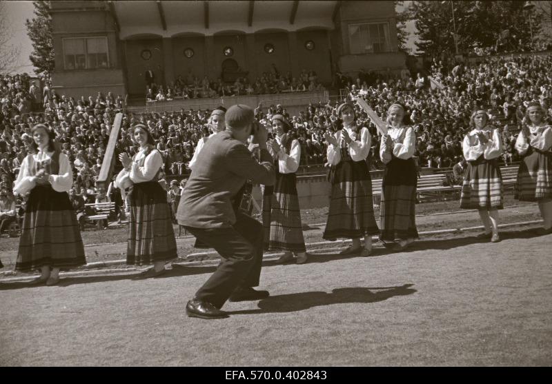Folk dance performance at the stadium Komsomoli (Kalevi).