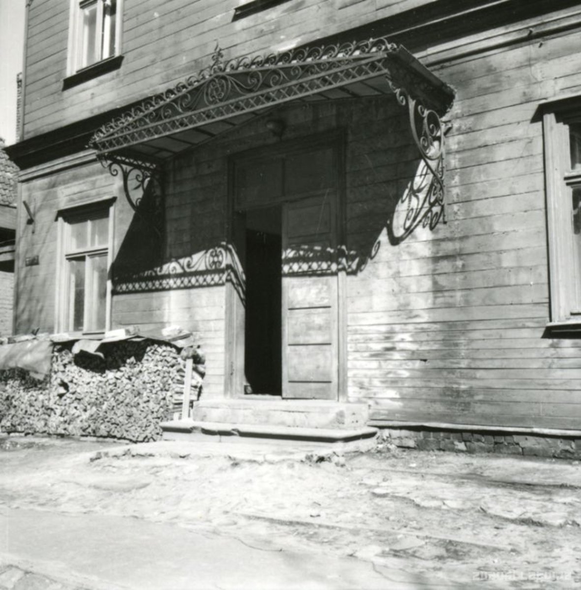 Riga. Home portal in the small Bezdelīgu street