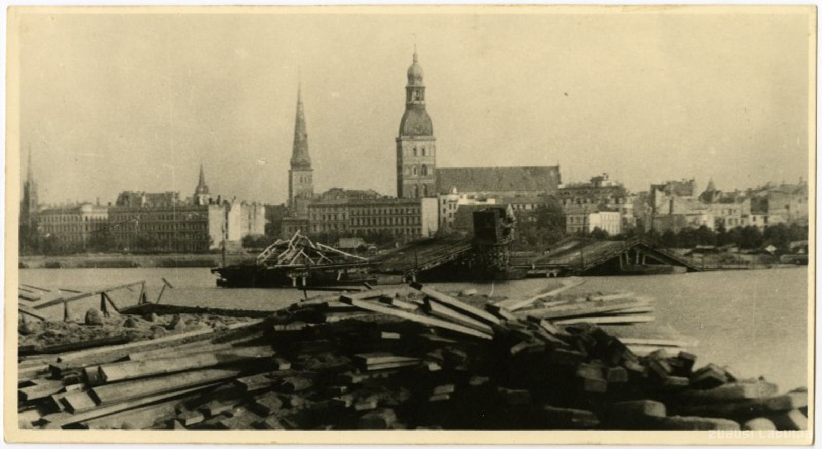 Riga. Sprayed Pontontilts in October 1944
