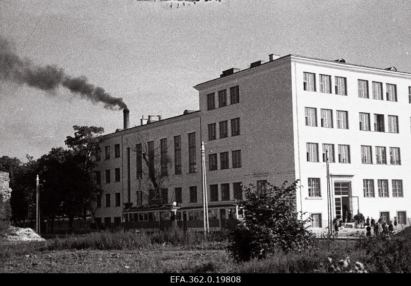 Tallinna 20. New high school building on Pärnu highway.