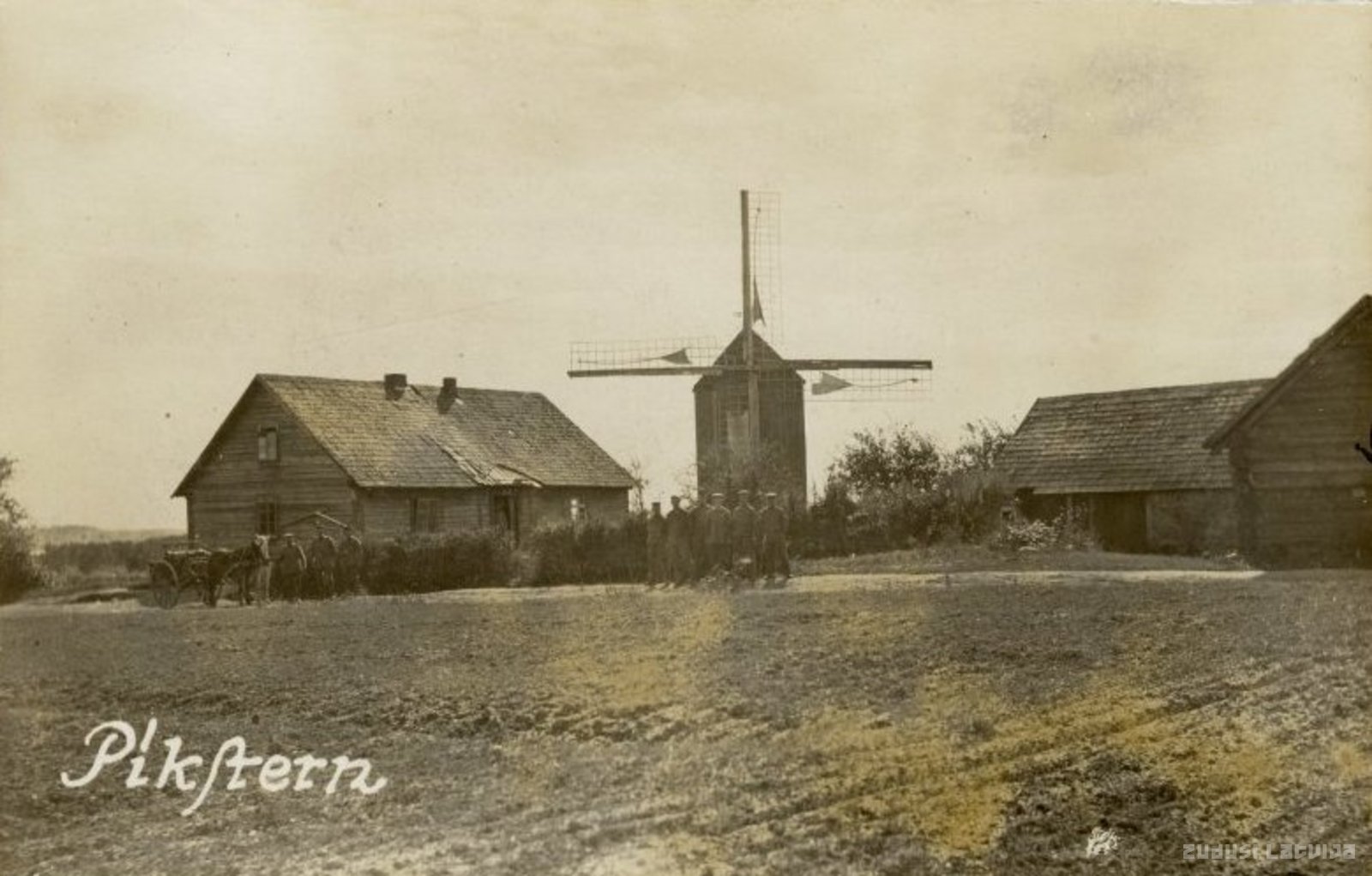Pikstern, Sunākste. Rural houses and windmills