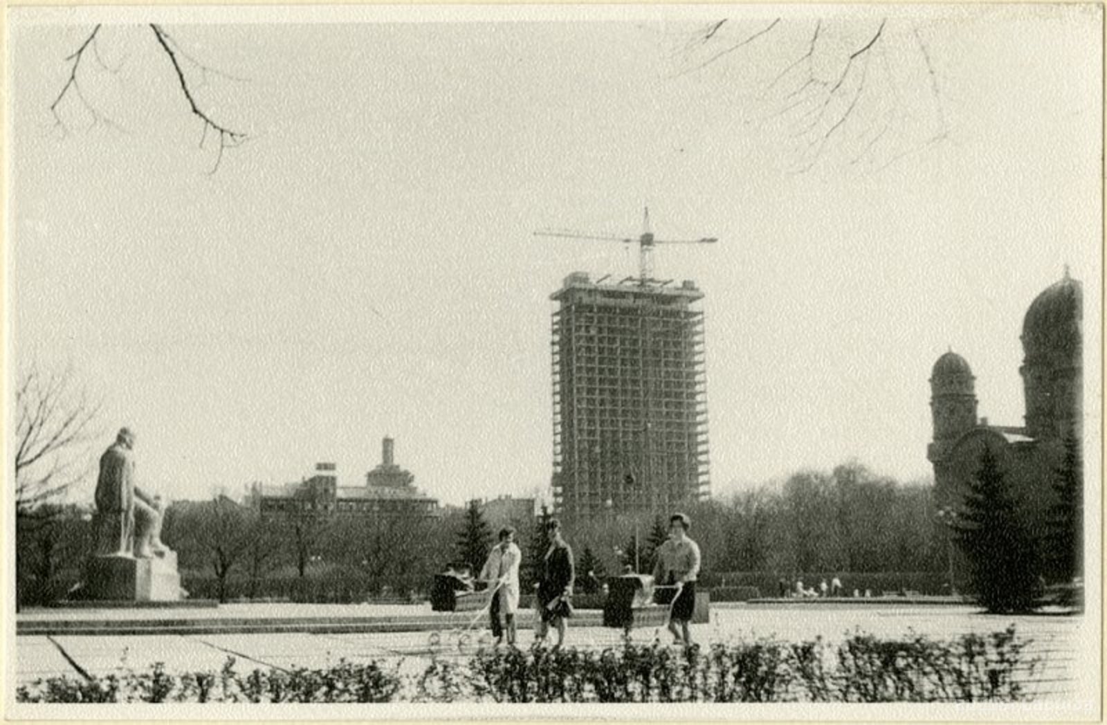 Riga. ESPLANĀDE. Construction of the hotel "Latvija"