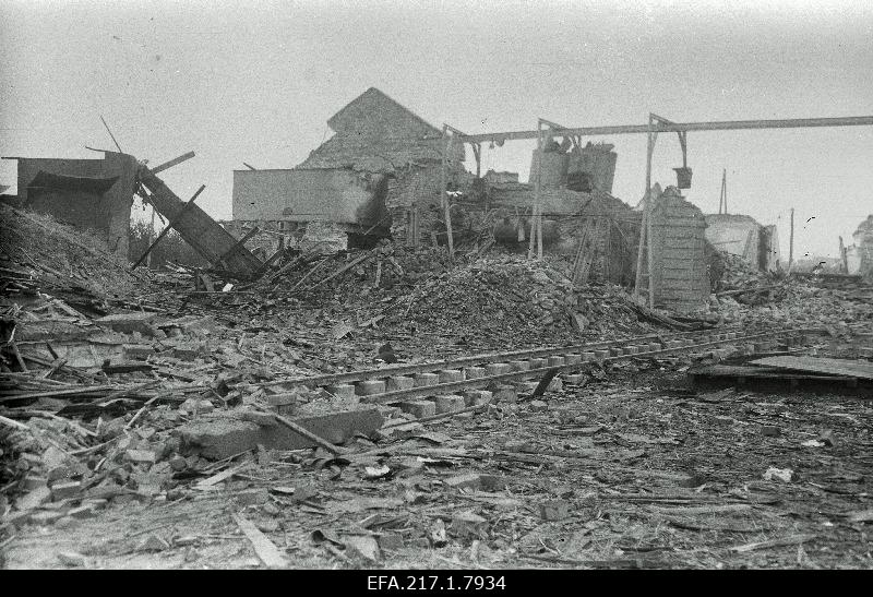 The ruins of the plant for immoving railways (in general view).