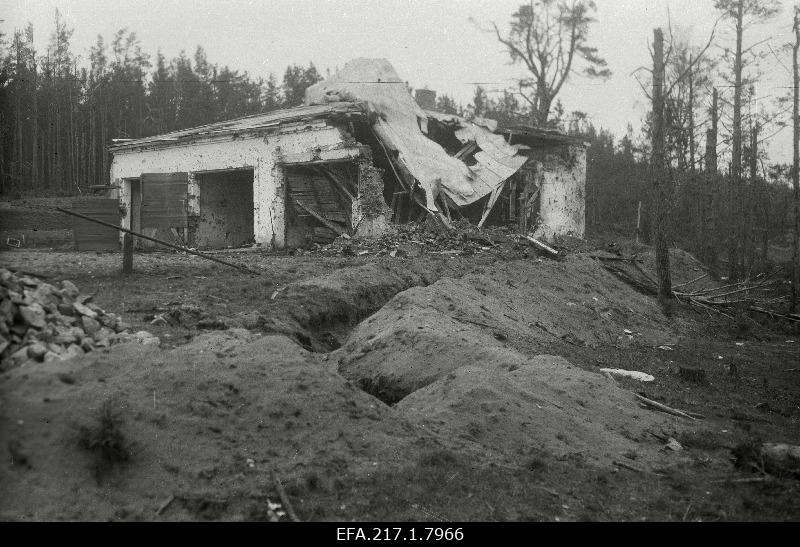 Car bus garage ruins [Pikasillas].