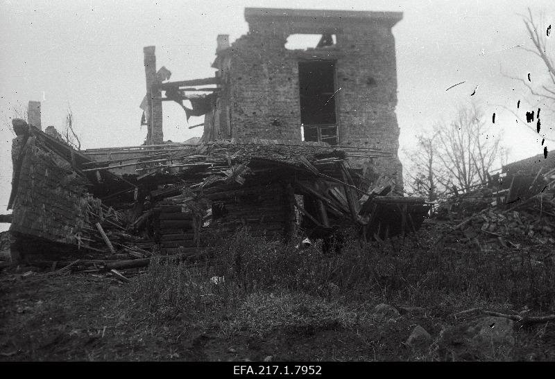 The ruins of the Jõgeveste School House.