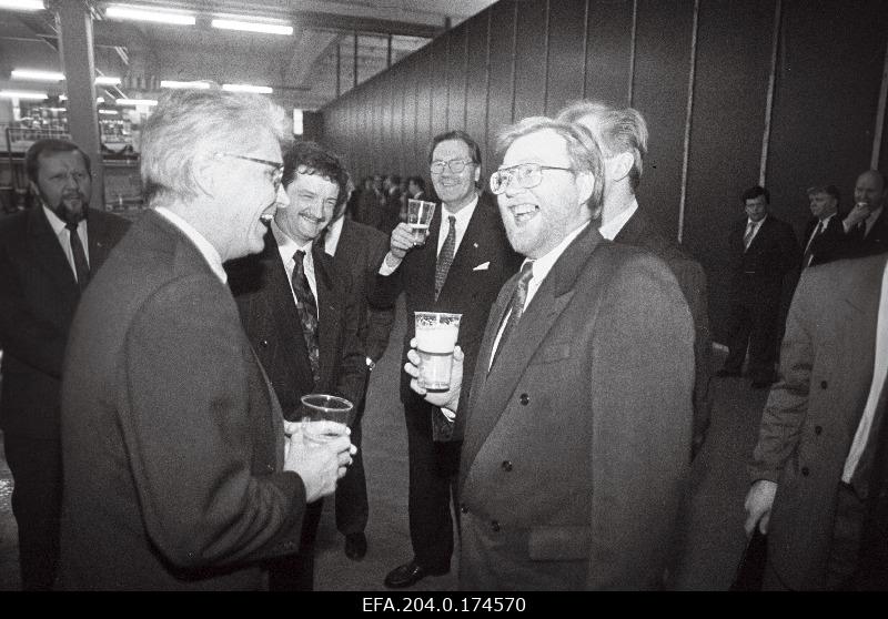 Prime Minister Mart Laar (better) at the opening of the Saku Beer Factory's boiling line.