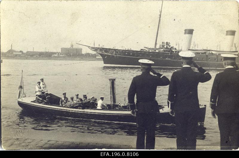 Tsaar on Nikolai II yacht Standart arrives in Tallinn.