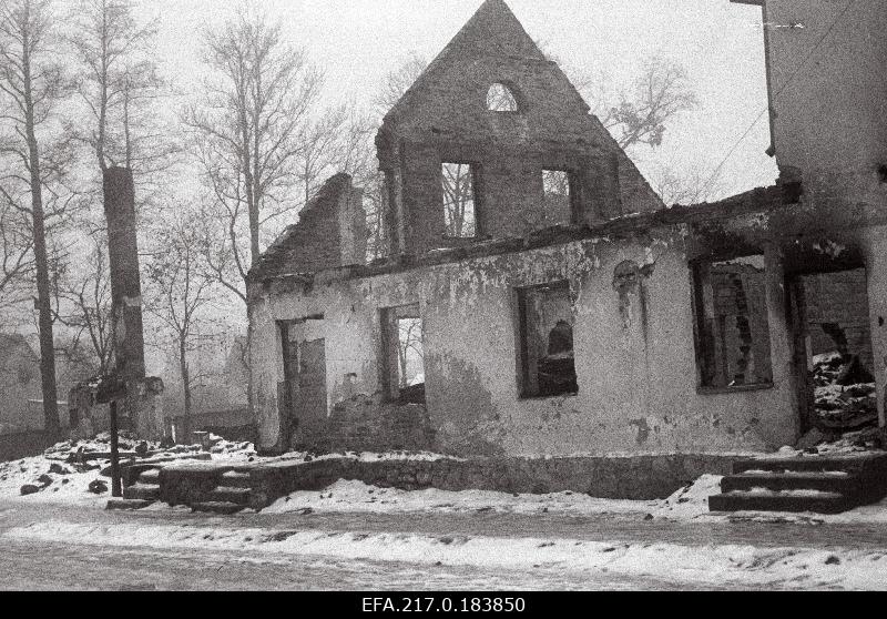 Ruins on the corner of Jõgeva and Allika Street.