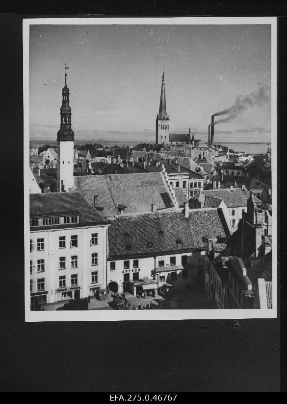 View of the Old Town of Tallinn. At the forefront of Raeapteek.