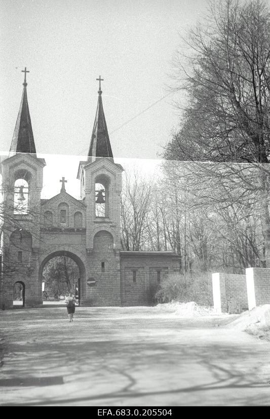 View on the gates of the Old-Kaarli cemetery.