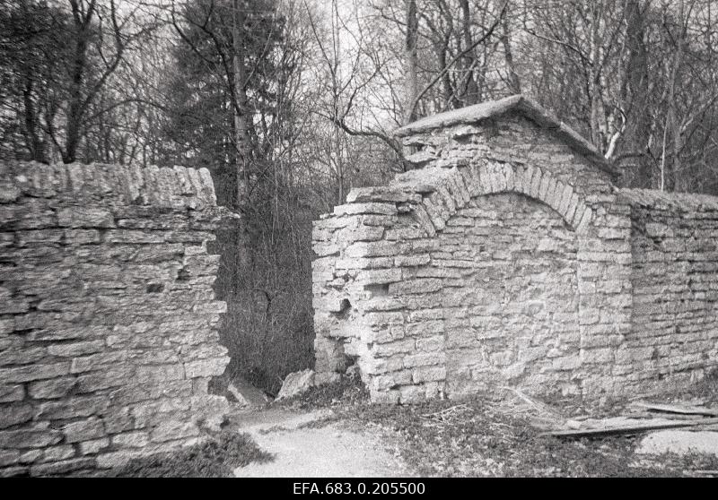 The broken border wall of Aleksander Nevski cemetery.