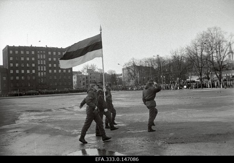 Paradise of the Defence Union, Home Defence and Border Guard Service at the Freedom Square on the 74th anniversary of the Republic of Estonia. Bringing the flag to the Freedom Square.