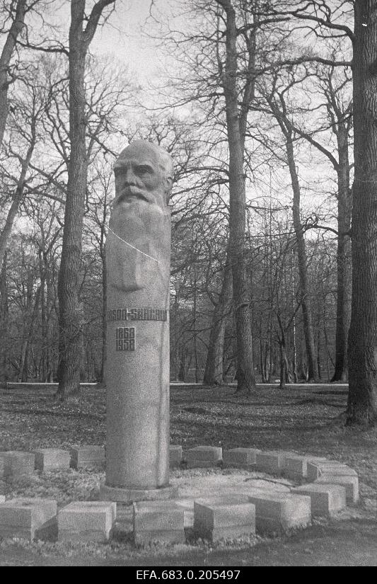 Writer Ernst Peterson-Särgava monument in Kadrioru park.