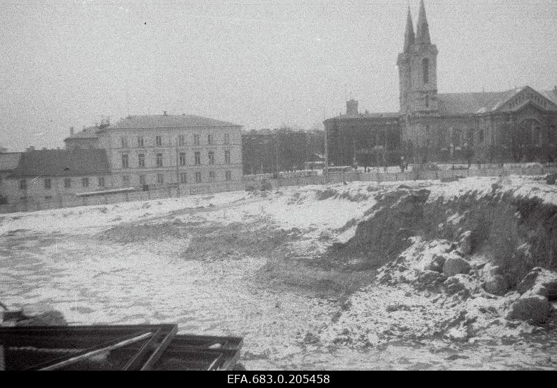 Construction site of the National Library in Tõnismäe, behind the map of the Church of Kaarli.