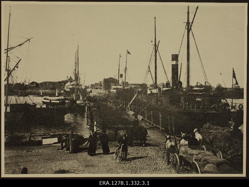 Swimming bridge at the old time of the harbor.