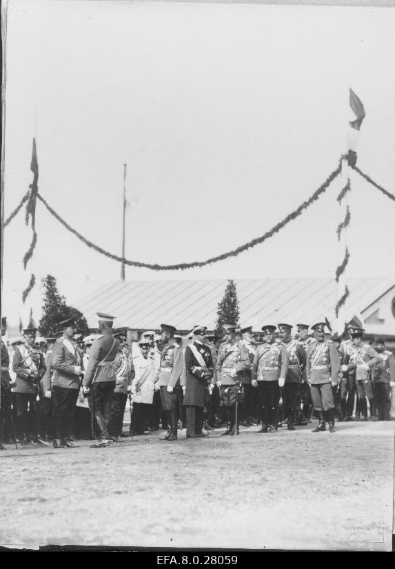 The Russian and German emperors together with the embassy before the parade. Left: 1. German Emperor General Wilhelm II from the Embassy, 2. German Emperor Wilhelm II, 3. Russian Foreign Minister Sasonov, 4. Russian Emperor Nikolai II, 5. Prince of Prussia Adalbert, 6. Russian Minister of the Court, Craig Frederick, 7. Russian Minister of War, General Suhomlinov, 8. Russian General Dejulin, 10. Russian Chief of the courtyard Marshal, Country Benkendorff.