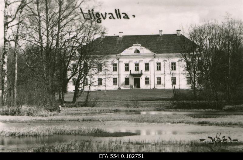 Liigavalla 6 kl. Primary school in the former manor building of Liigavalla.