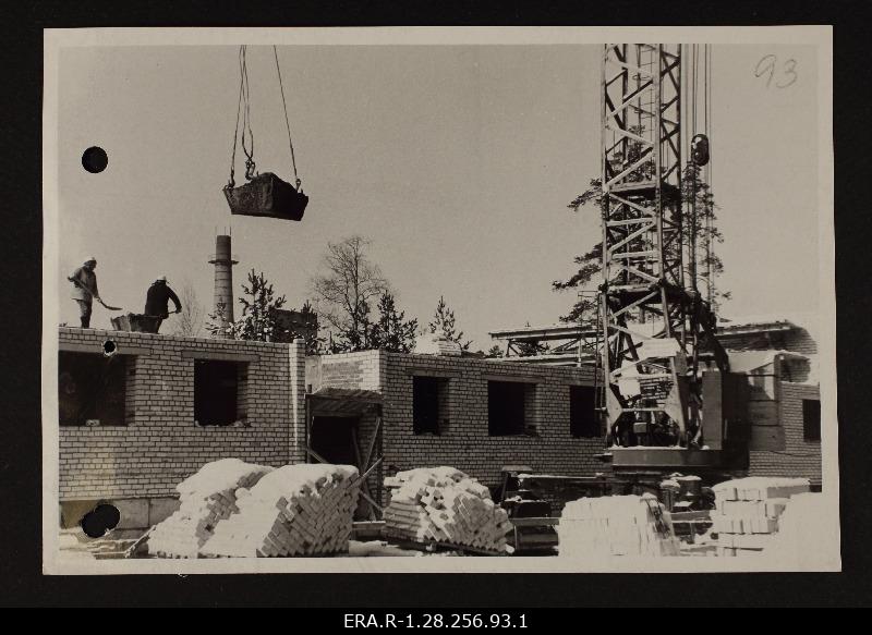 View of the construction of the apartment building in Oru settlement