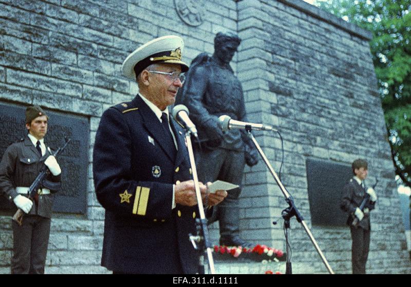 At the 45th anniversary of the Great Isamaas War, the special general major Boris Rumjantsev speaks at the Tallinn Monument of the Liberators.