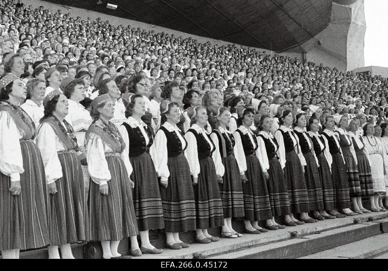Mixed choirs held at the 16th general song festival of the Estonian Soviet Union in 1965.