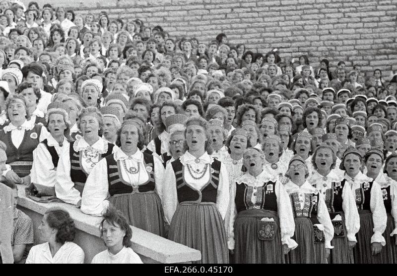Women's choirs held at the 16th general song festival of the Estonian Soviet Union in 1965.