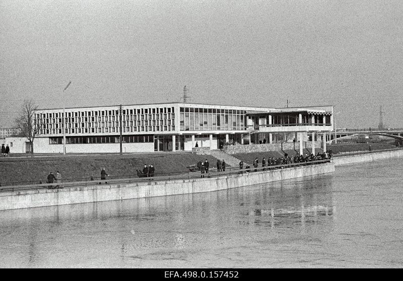 View from Emajõel to restaurant “Kaunas”