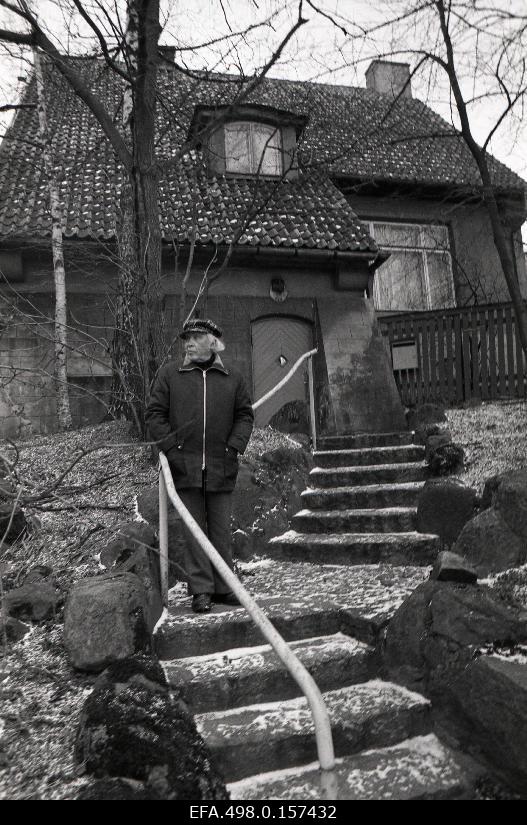 Composer and conductor Gustav Ernesaks on his home stairs in Kadriorus.