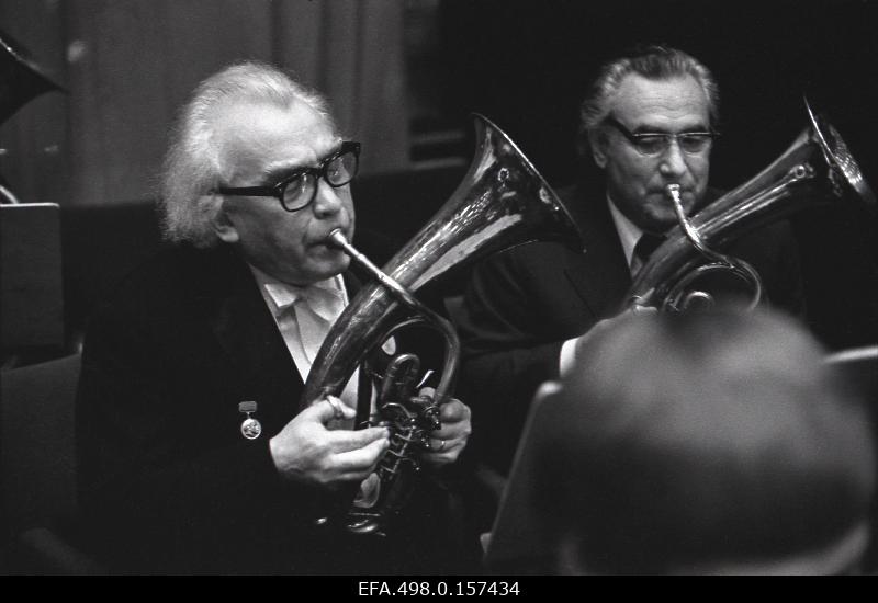Composer and conductor Gustav Ernesaks (left) cubs blowing.