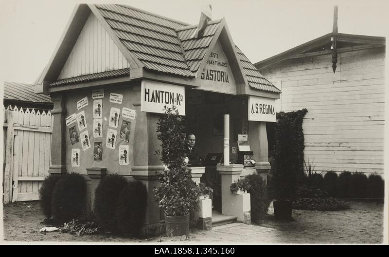 At the exhibition of the pavilion of Estonian tobacco plants: h. Antok, a.s. Astoria, a.s. Regina.