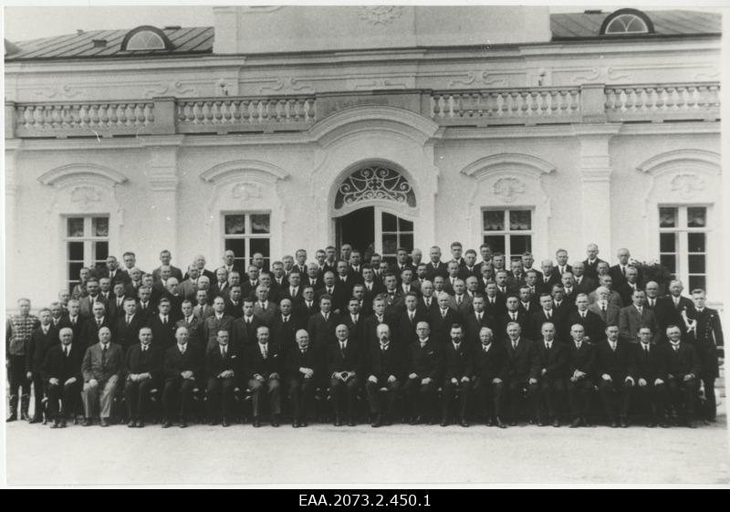 Group photographs of the auditor-forest and forest chiefs at the reception of the state elder in front of the castle of Kadrioru on September 28th, 1934.