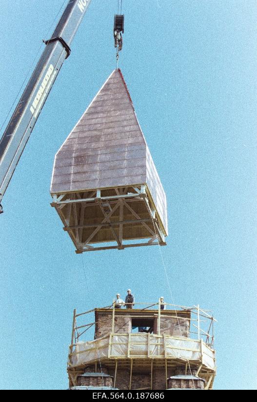 Installation of the renovated tower stone in the church of Paulus.