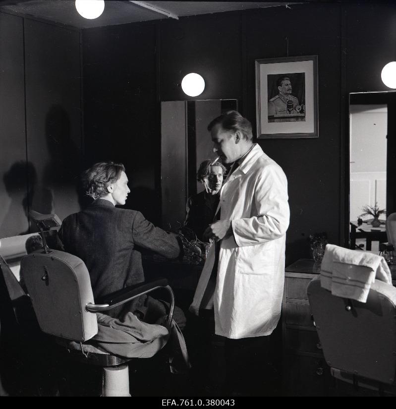 A scene from the film "Metscanners". Tõnu in the role of Arvo Kukumägi, in the role of Reinu Tõnu Kark