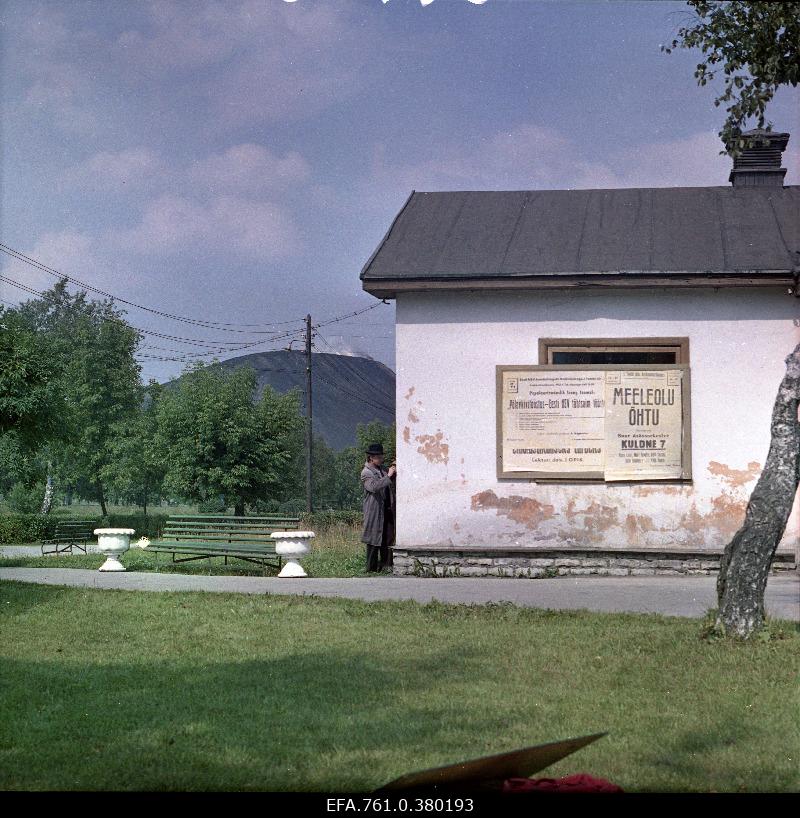 A scene from the film "Metscanners". In the corner of the building in the role of Tõnu Arvo Kukumägi.Taam ashmägi