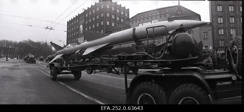 On the 51st anniversary of the October Revolution, the military parade defiles the missile force.
