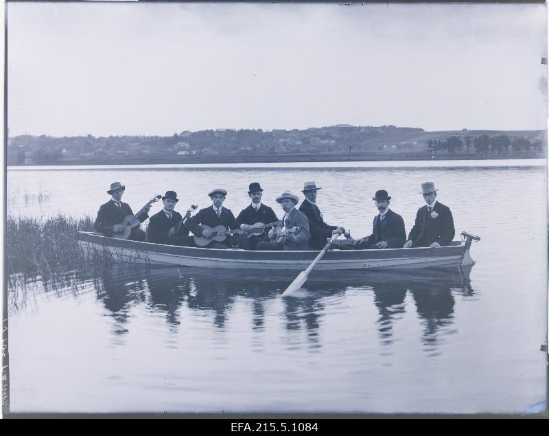 Mr. Ränik and members of his orchestra with a boat on Lake Viljandi.
