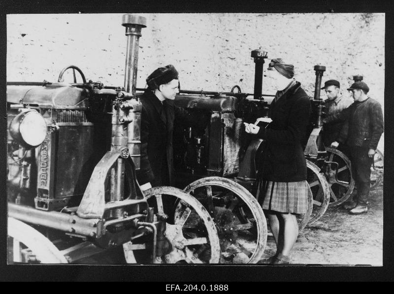 The SIPA machine-tractor station commission reviews the repaired tractors.