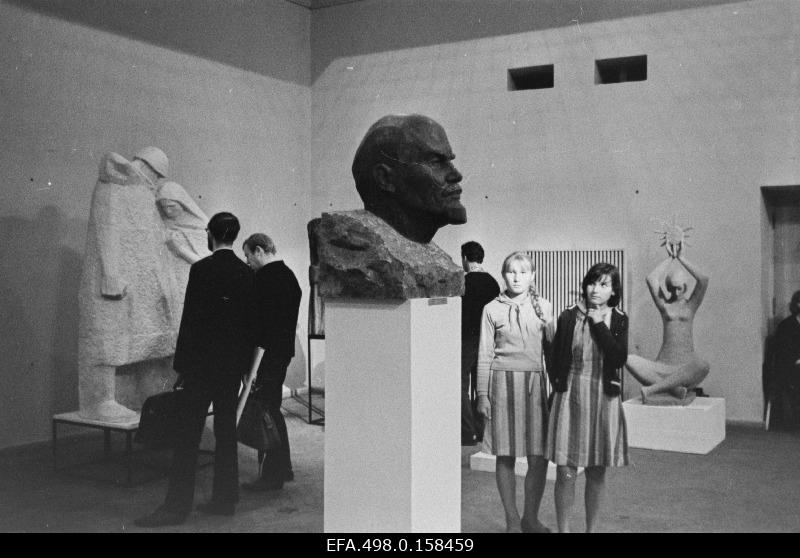 An exhibition of depicting art at the Art Hall dedicated to the 50th anniversary of the Great Socialist Revolution of October.