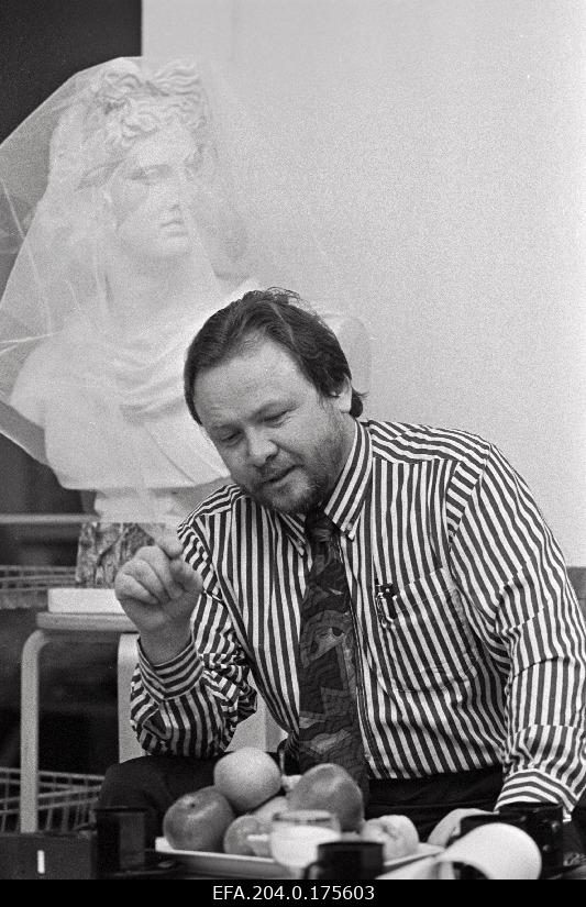 Painter of the Estonian Academy of Arts, Pofessor Ando Keskküla.