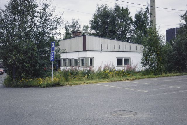 Toppila 2, abandoned locomotive station / refreshing point - colorful